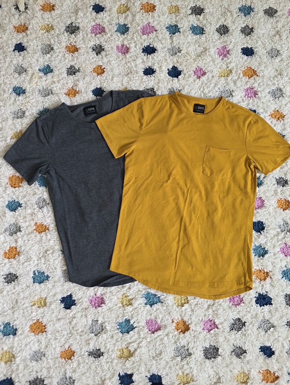 Cuts Clothing Curve Hem Crewneck T-Shirt BUNDLE OF 2 Gray & Yellow Medium